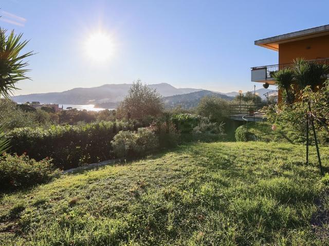 Appartamento in vendita di 109 m² in Via Cornice di Sant&apos Ambrogio
