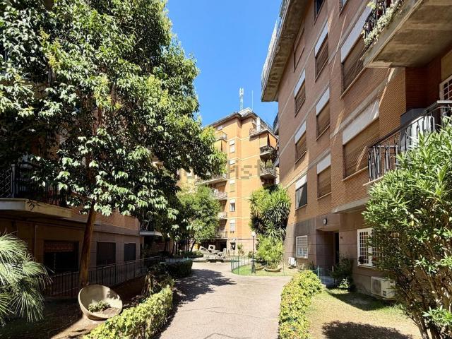 Appartamento in vendita di 109 m² in Via Costantino Maes