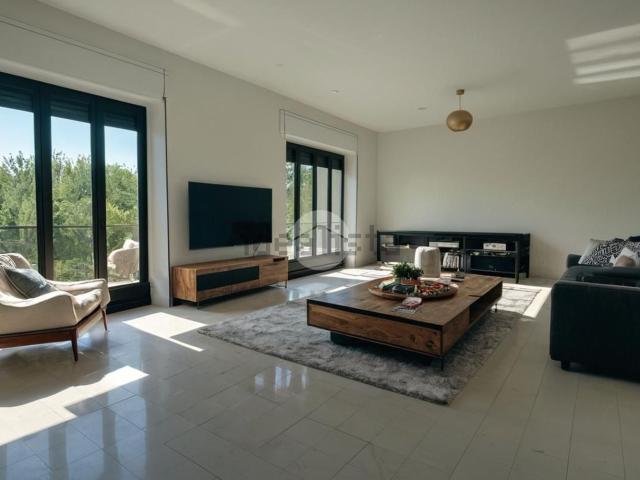 Appartamento in vendita di 109 m² in Via Cavour, 113