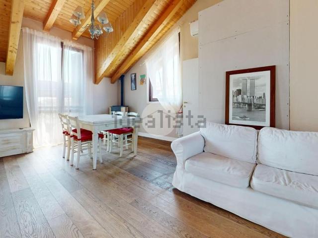 Appartamento in vendita di 109 m² in Via Cadore, 76