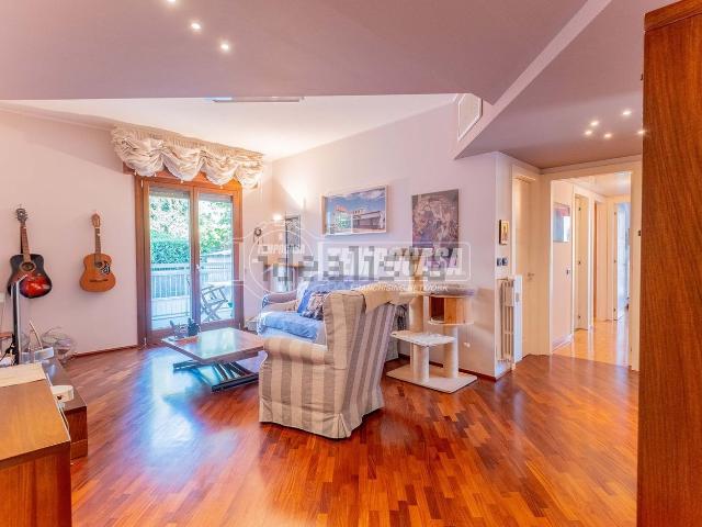 Appartamento in vendita di 109 m² in Via Giuseppe Mazzini