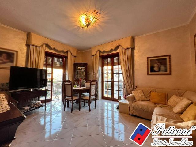 Appartamento in vendita di 109 m² in Via Giordano Luca