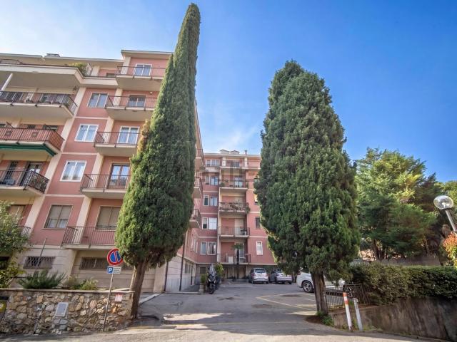 Appartamento in vendita di 109 m² in Via Giovanni Battista Edoardo Riboli