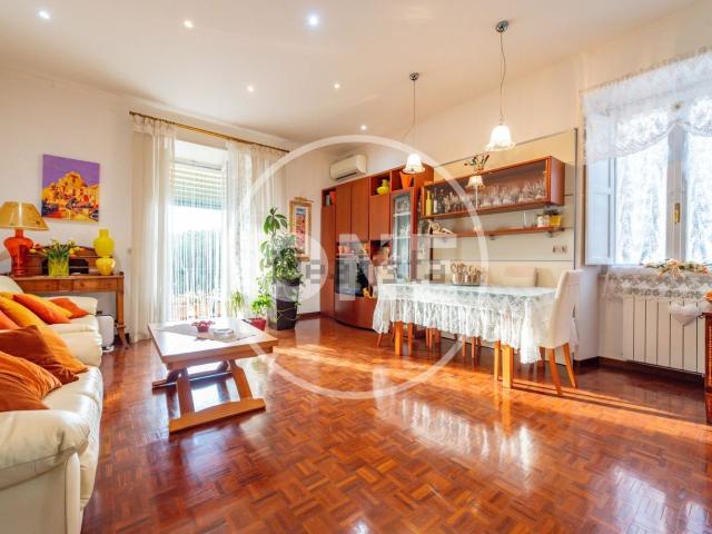 Appartamento in vendita di 109 m² in Via di Villa Braschi, 141