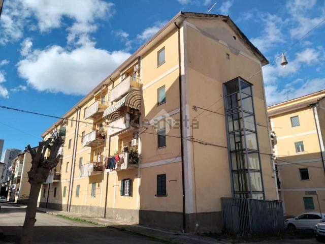 Appartamento in vendita di 109 m² in Via Kroton, 1