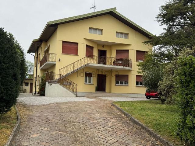 Appartamento in vendita di 109 m² in Via Rive Fontane