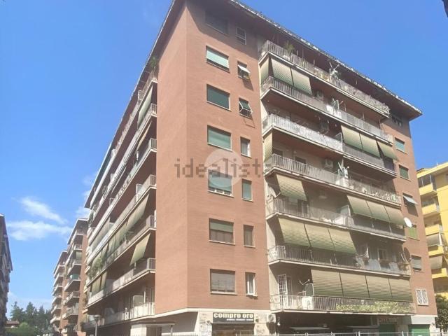 Appartamento in vendita di 109 m² in Via Tarquinio Collatino, 31