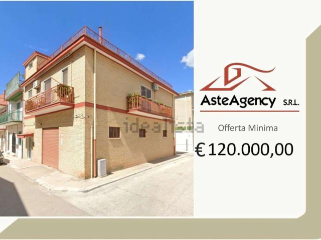 Appartamento in vendita di 109 m² in Via Tratturo Incoronata, 38