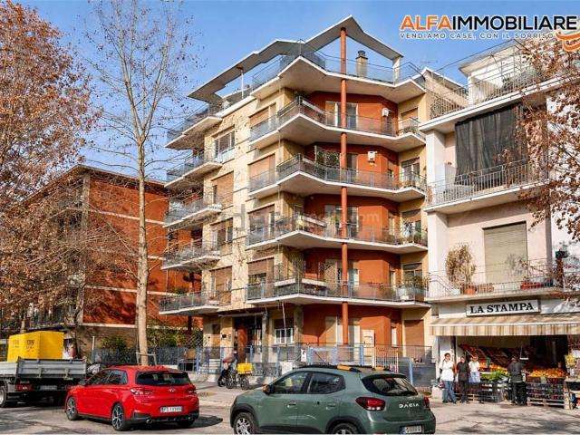 Appartamento in vendita di 109 m² in Viale Giulio Cesare, 174