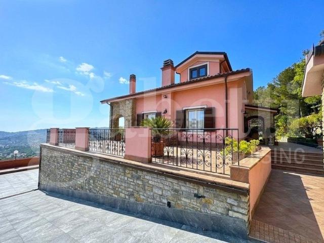 Appartamento in vendita di 109 m² in Strada Cason della Guardia