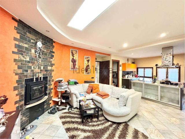 Appartamento in vendita di 1100 m² in Via Cuccio