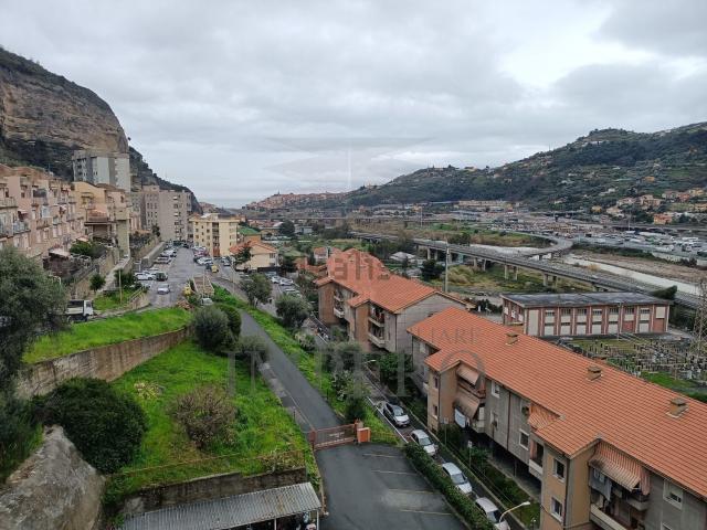 Appartamento in vendita di 110 m² in Via Caduti del Lavoro, 3