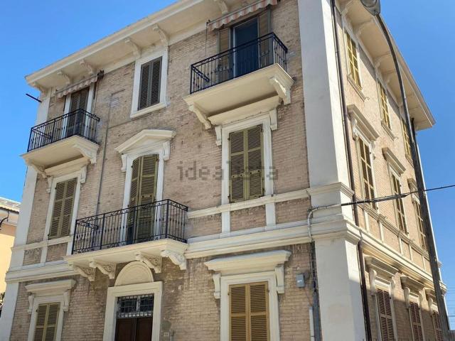 Appartamento in vendita di 110 m² in Via Calatafimi