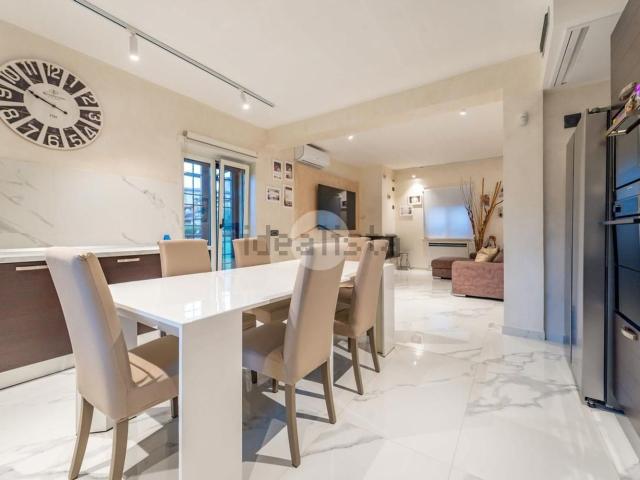 Appartamento in vendita di 110 m² in Via Cassaro, 75