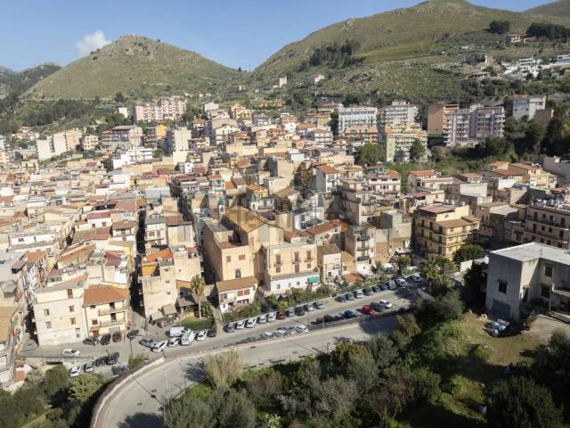 Appartamento in vendita di 110 m² in Via Castrenze di Bella, 188