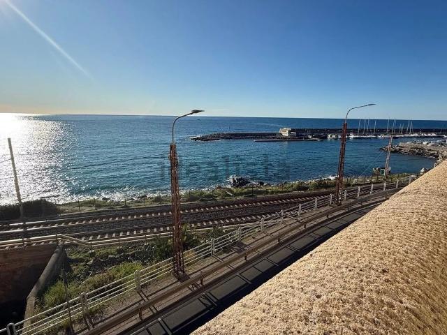 Appartamento in vendita di 110 m² in Via Charles Garnier