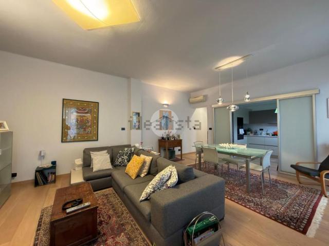 Appartamento in vendita di 110 m² in Via A. Guglielmotti, 1