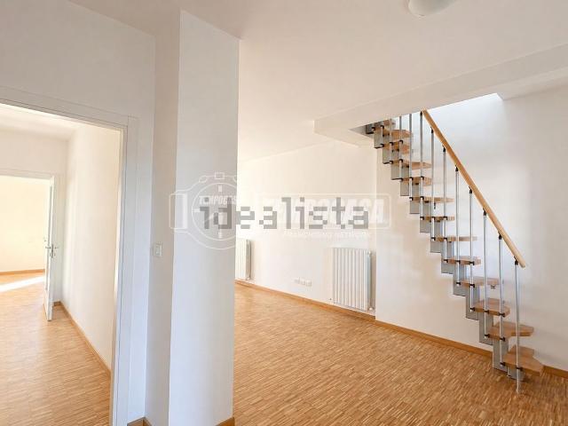 Appartamento in vendita di 110 m² in Via A. Leonelli, 15