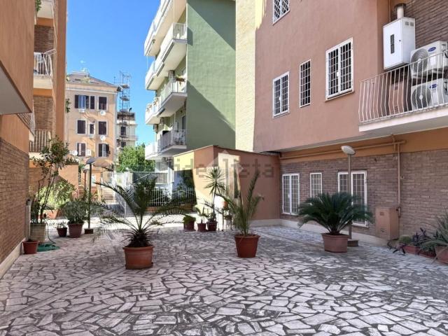 Appartamento in vendita di 110 m² in Via Anton Giulio Barrili, 24