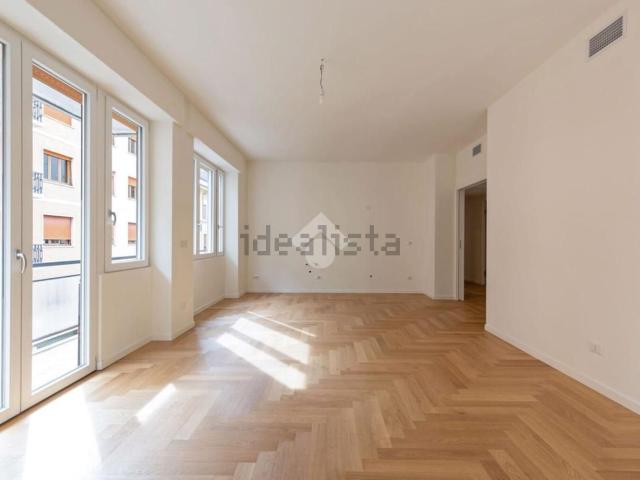 Appartamento in vendita di 110 m² in Via Antonio Locatelli, 36