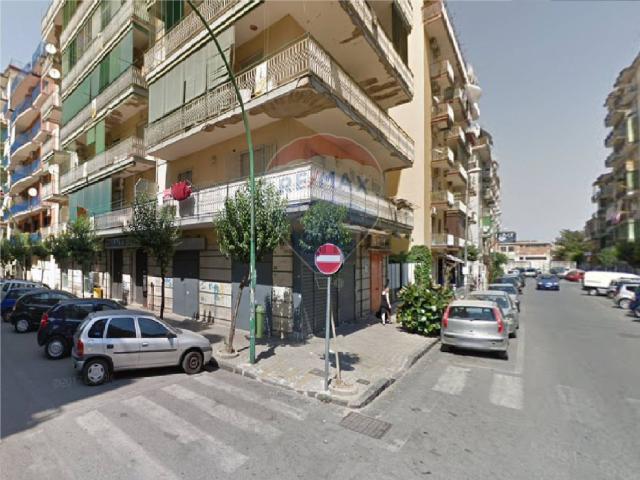 Appartamento in vendita di 110 m² in Via Aniello Falcone, 13