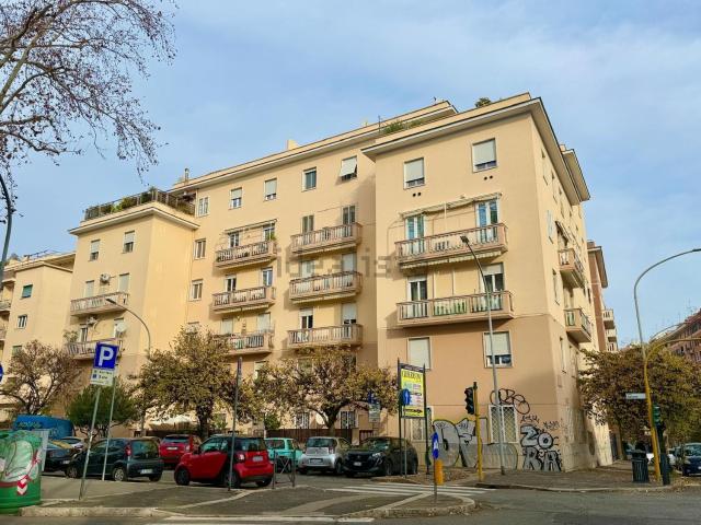Appartamento in vendita di 110 m² in Via Acaia, 76