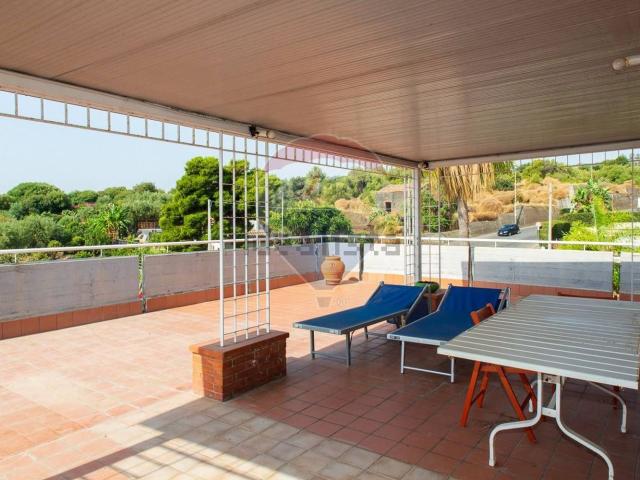 Appartamento in vendita di 110 m² in Via Acicastello, 91