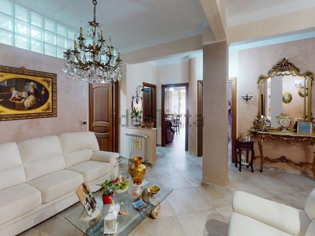 Appartamento in vendita di 110 m² in Via Alcide De Gasperi