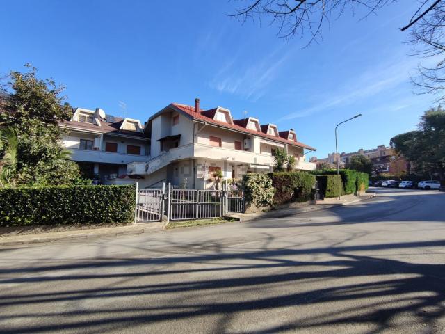 Appartamento in vendita di 110 m² in Via Arezzo, 113