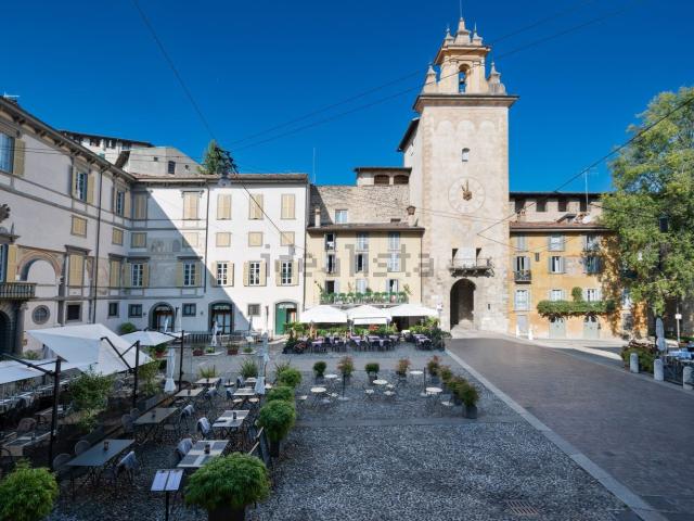 Appartamento in vendita di 110 m² in Via Bartolomeo Colleoni, 40
