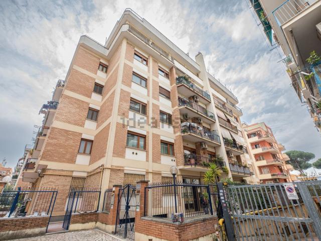 Appartamento in vendita di 110 m² in Via Giunio Silano, 18