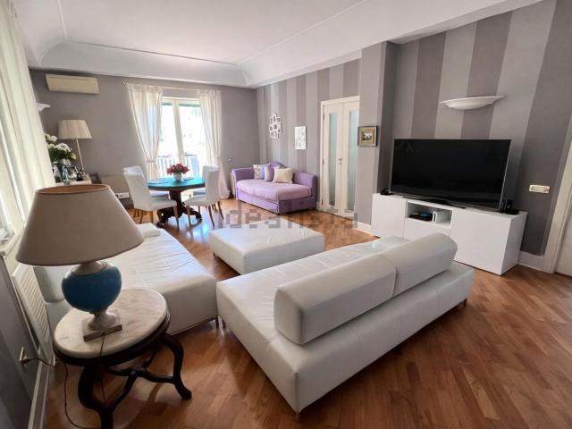 Appartamento in vendita di 110 m² in Via Giuseppe Bonito, 27