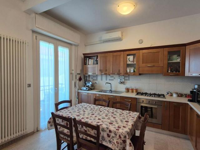 Appartamento in vendita di 110 m² in Via Giuseppe Lipparini