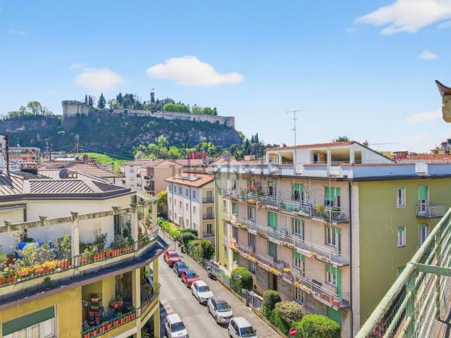 Appartamento in vendita di 110 m² in Via Giovanni Lipella, 37