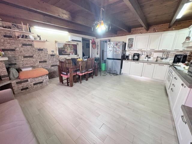 Appartamento in vendita di 110 m² in Via Giovanni Verga, 19