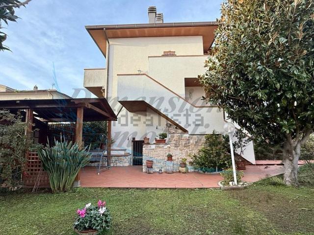 Appartamento in vendita di 110 m² in Via Guido Gozzano