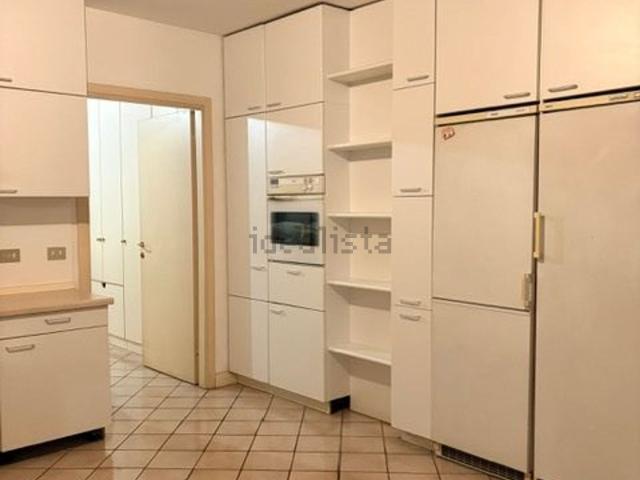 Appartamento in vendita di 110 m² in Via degli Alerami, 31