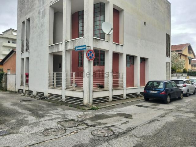 Appartamento in vendita di 110 m² in Via degli Alpini, 5