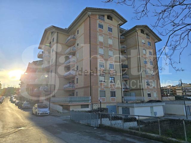 Appartamento in vendita di 110 m² in Via degli Osci, 23