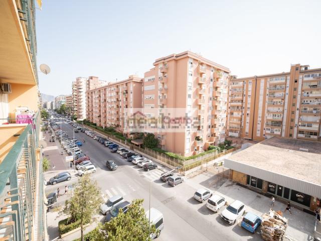 Appartamento in vendita di 110 m² in Via dei Nebrodi, 102