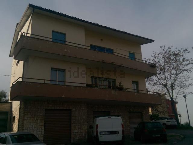 Appartamento in vendita di 110 m² in Via dei Velini, 136