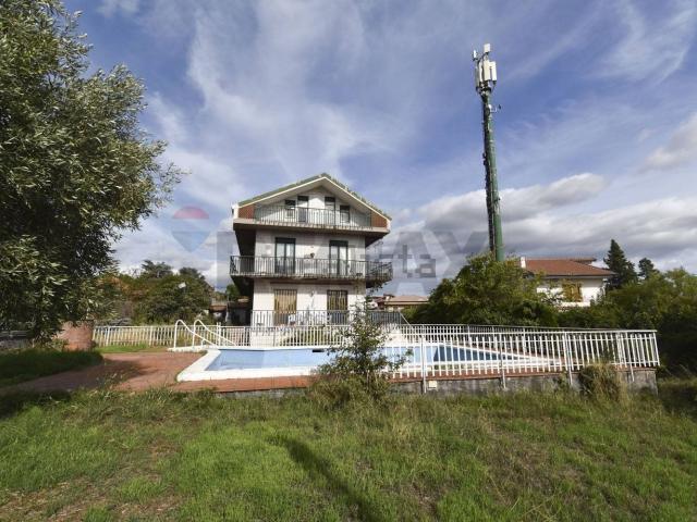 Appartamento in vendita di 110 m² in Via del Bosco, 212