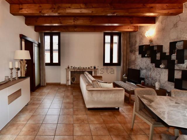Appartamento in vendita di 110 m² in Via del centro