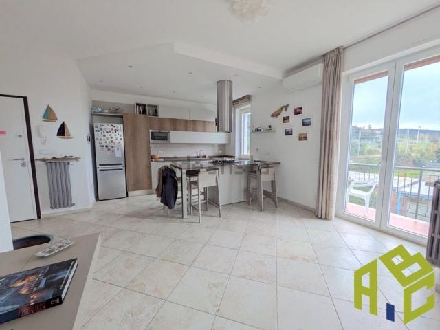 Appartamento in vendita di 110 m² in Via del Littorale, 171