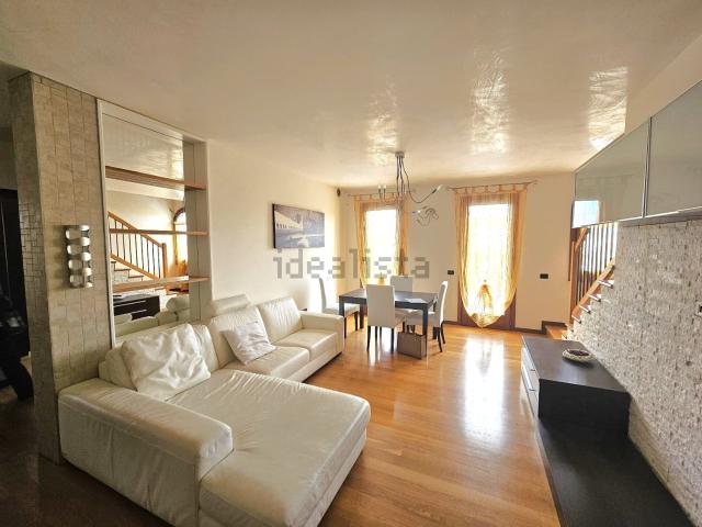 Appartamento in vendita di 110 m² in Via della Resistenza, 53