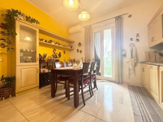 Appartamento in vendita di 110 m² in Via della Vergine, 23