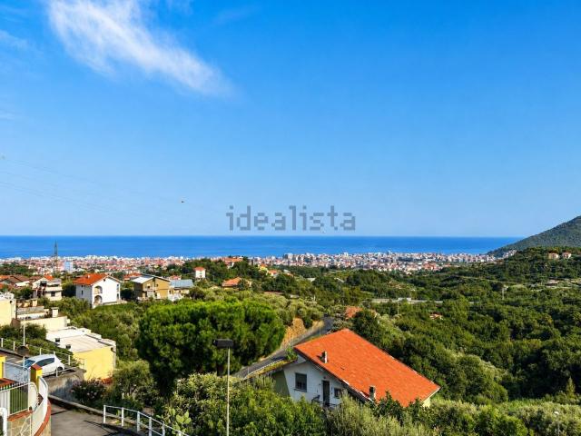 Appartamento in vendita di 110 m² in Via delle Ginestre, 53