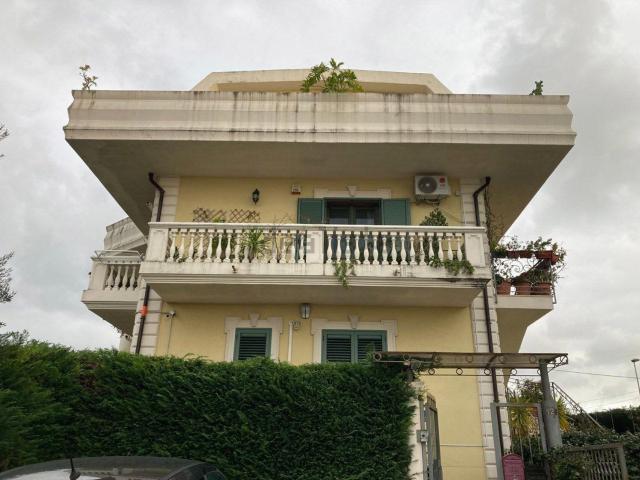 Appartamento in vendita di 110 m² in Via delle Industrie
