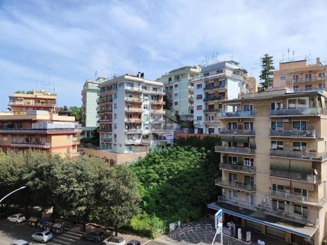 Appartamento in vendita di 110 m² in Via di Donna Olimpia, 134
