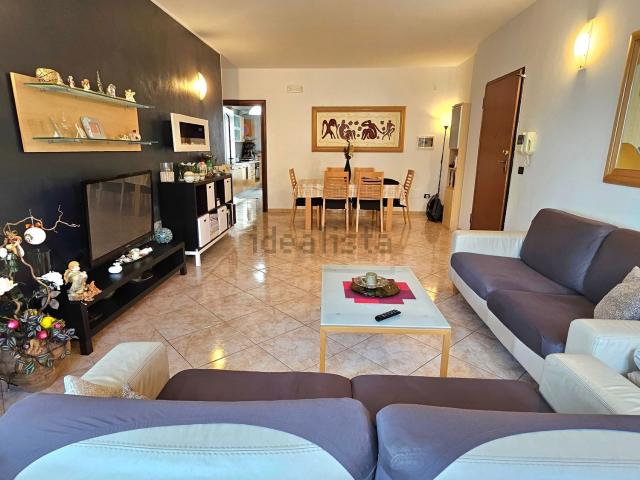 Appartamento in vendita di 110 m² in Via di Leuca, 239